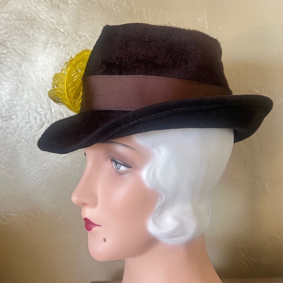 SWANKY 1940s\' BROWN FURRY FELT FEDORA WITH UNIQUE CROWN + YELLOW CURLY FEATHER main image 7